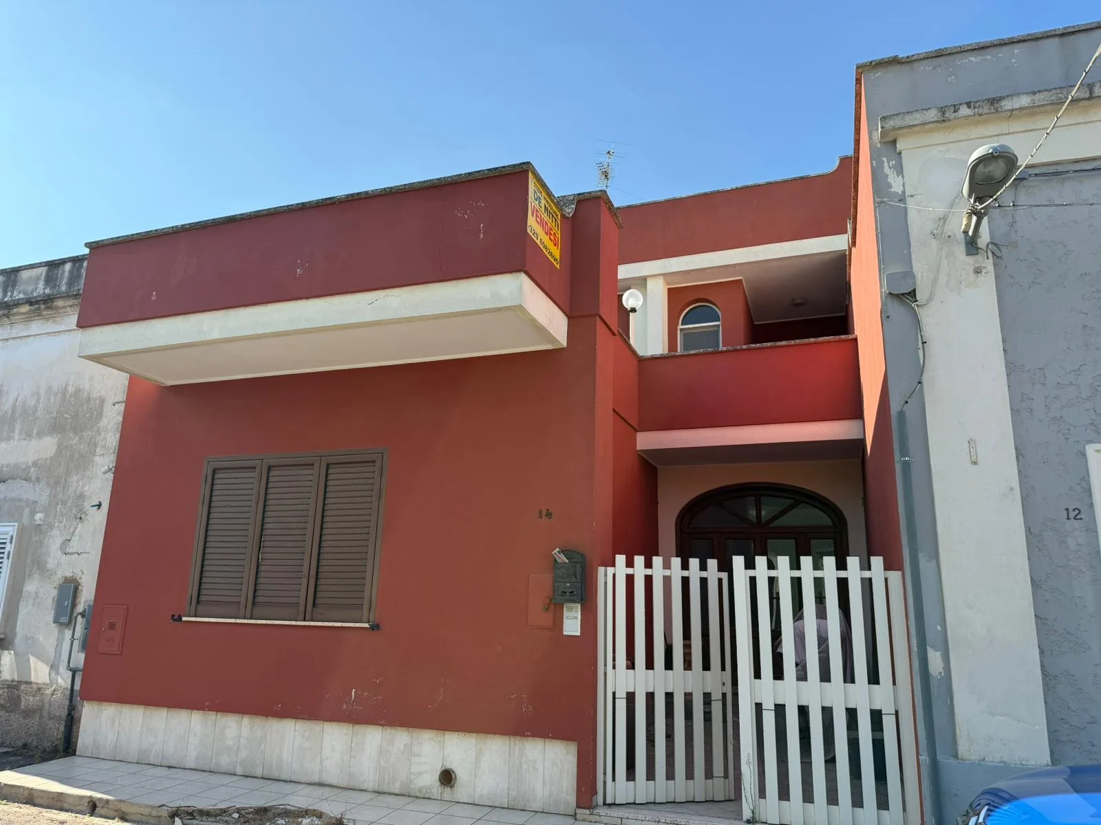 VENDESI ABITAZIONE PIANO TERRA E PRIMO PIANO